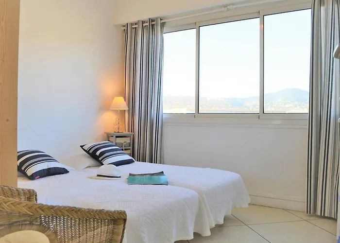 Coquet 2 Pieces Avec Terrasse Au Lavandou, 4 Couchages, Vue Exceptionnelle - Fr-1-251-289 Apartman *